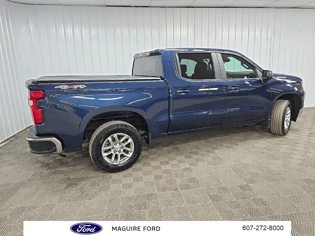 Used 2023 Blue Chevrolet LT image 3