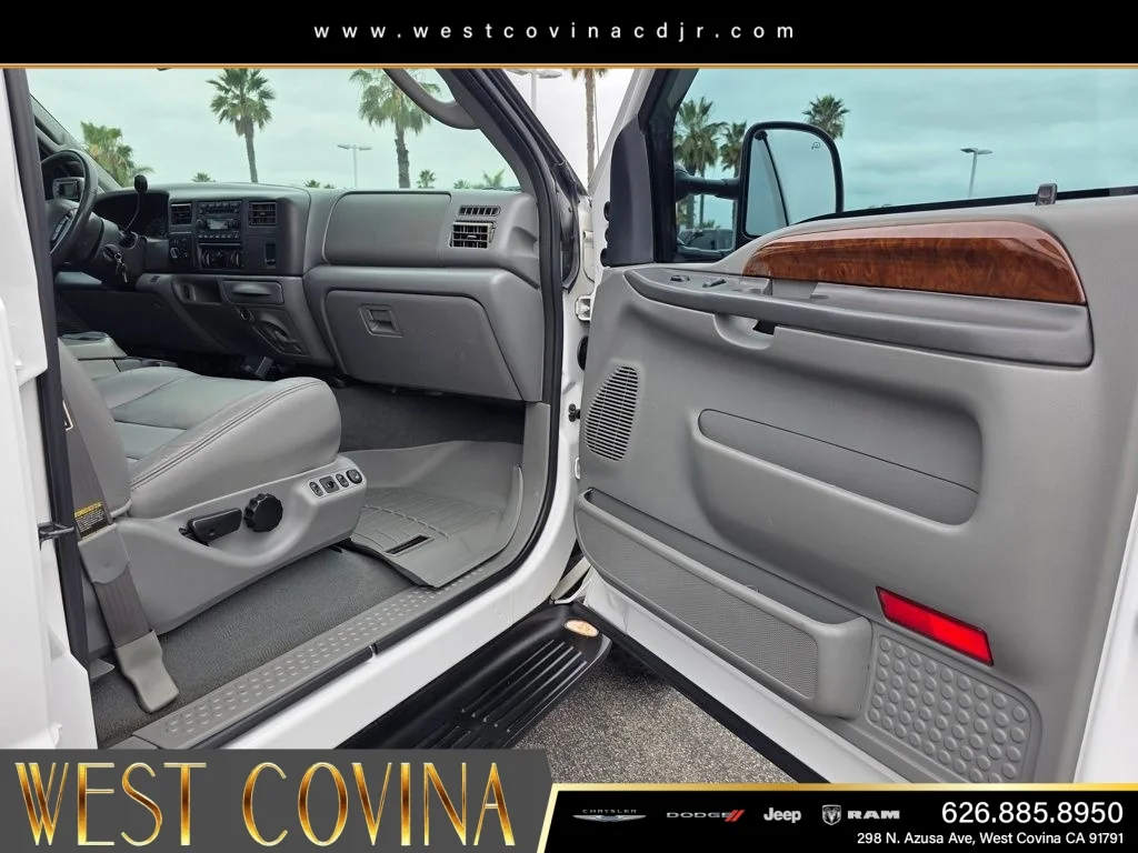 Used 2004  Ford Lariat image 21