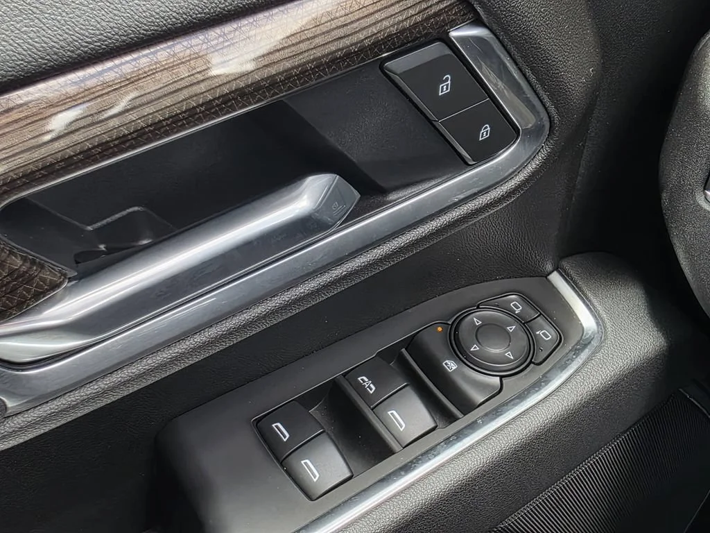 Used 2025 Sterling Gray Metallic Chevrolet LT image 26