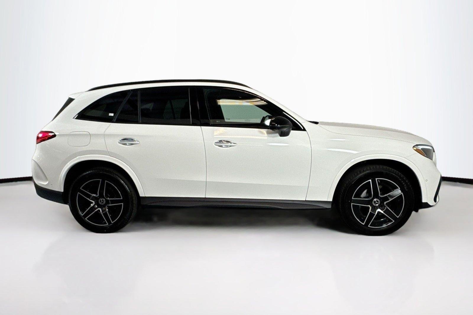 New 2026 Polar White Mercedes-Benz GLC 300 image 4