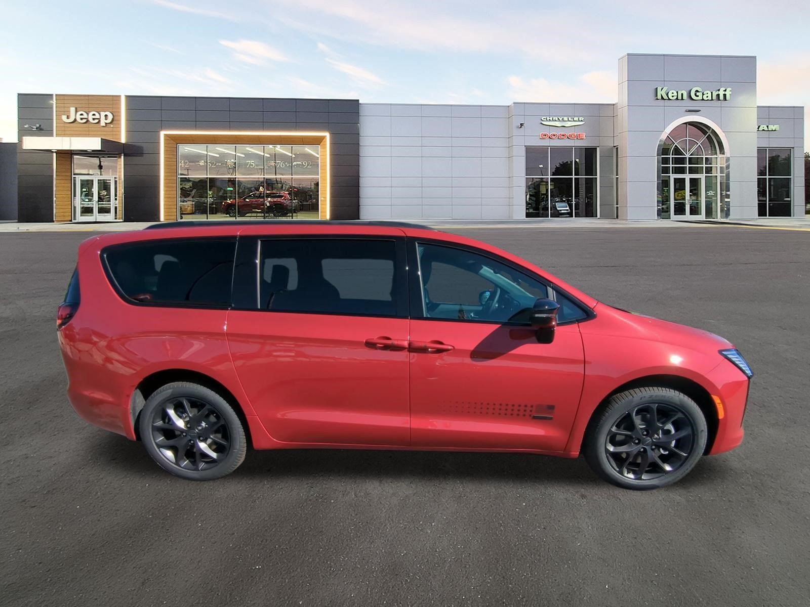 New 2027 Red Hot Pearl-Coat Paint Chrysler Select image 3