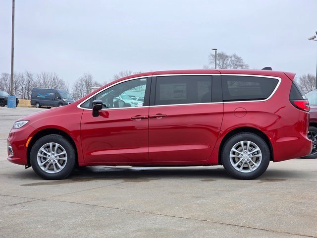 New 2026 Red Hot Pearl-Coat Exterior Paint Chrysler Select image 4