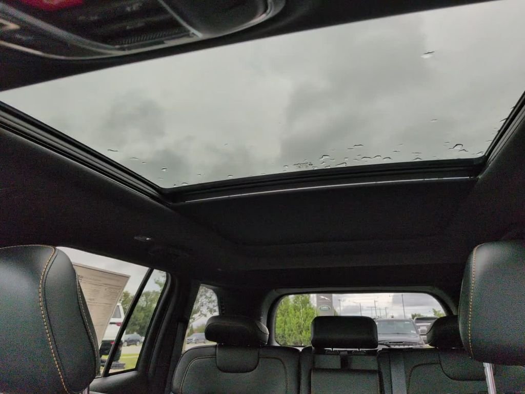 New 2026 Bright White Clear-Coat Exterior Paint Jeep  image 24