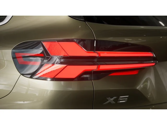 New 2026 Manhattan Green Metallic BMW  image 8
