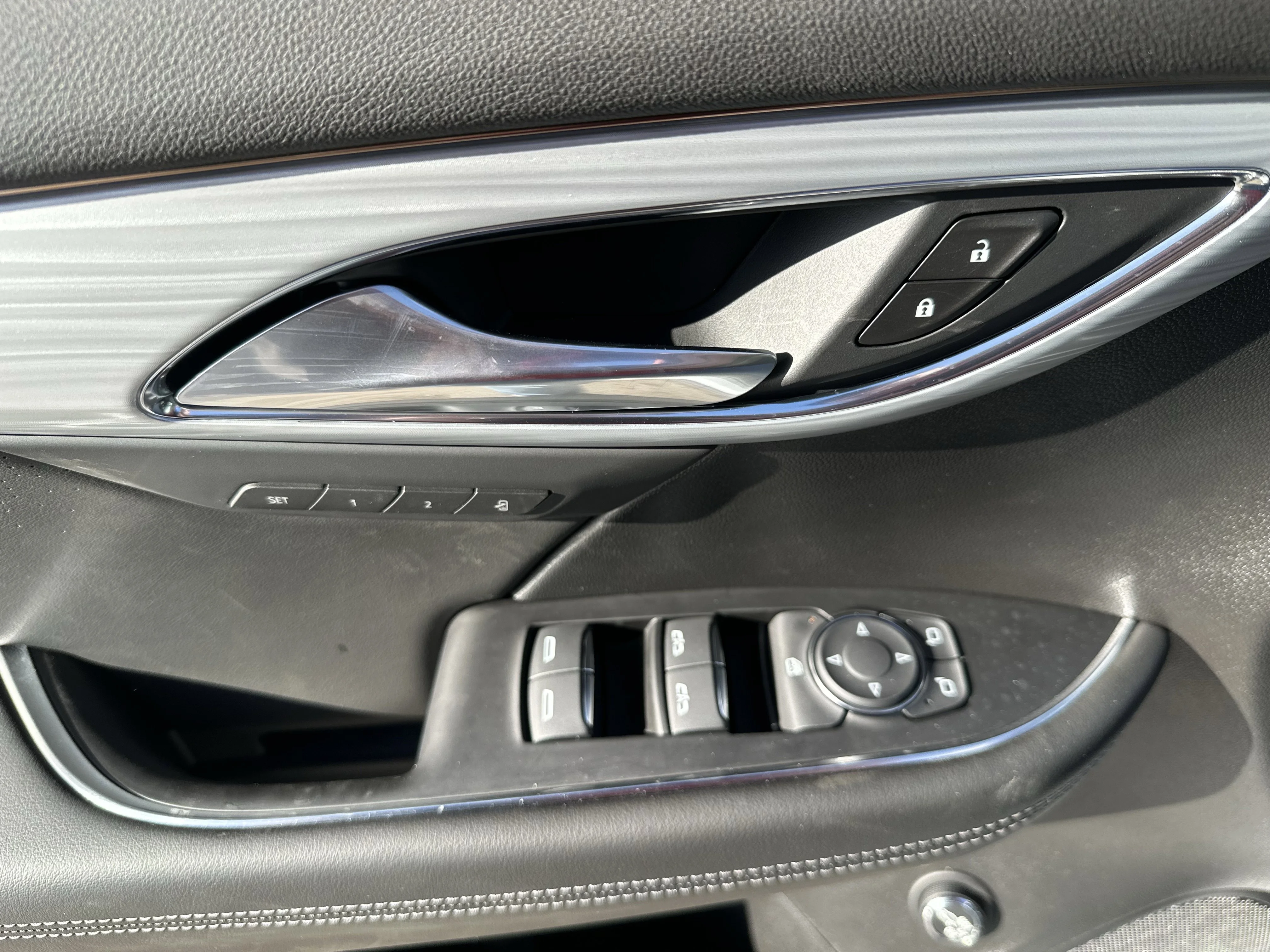 New 2026 Iridescent White Tricoat Buick Avenir image 9