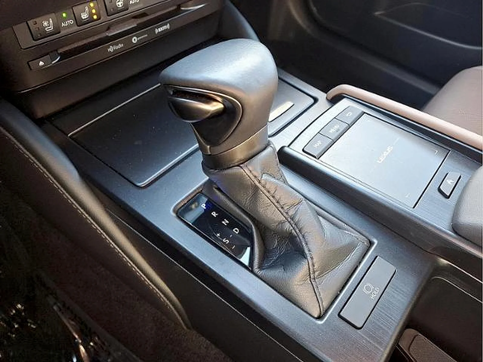 Certified Used 2022 Nightfall Mica Lexus  image 18