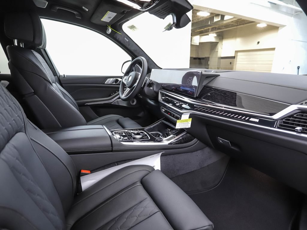 Used 2026 Blue BMW M60i image 38