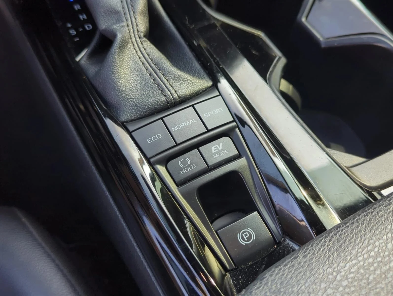 Used 2025 Wind Chill Pearl Toyota XSE image 20
