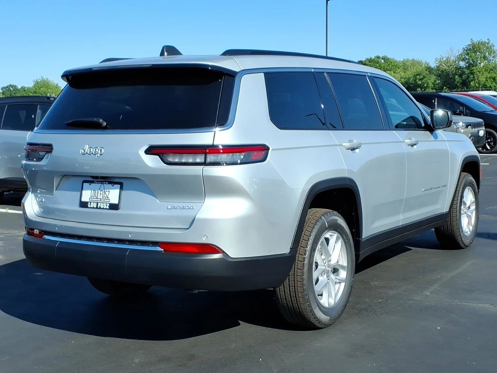 New 2026 Silver Zynith Exterior Paint Jeep Laredo image 19