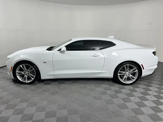 Used 2021 White Chevrolet 2LT image 4