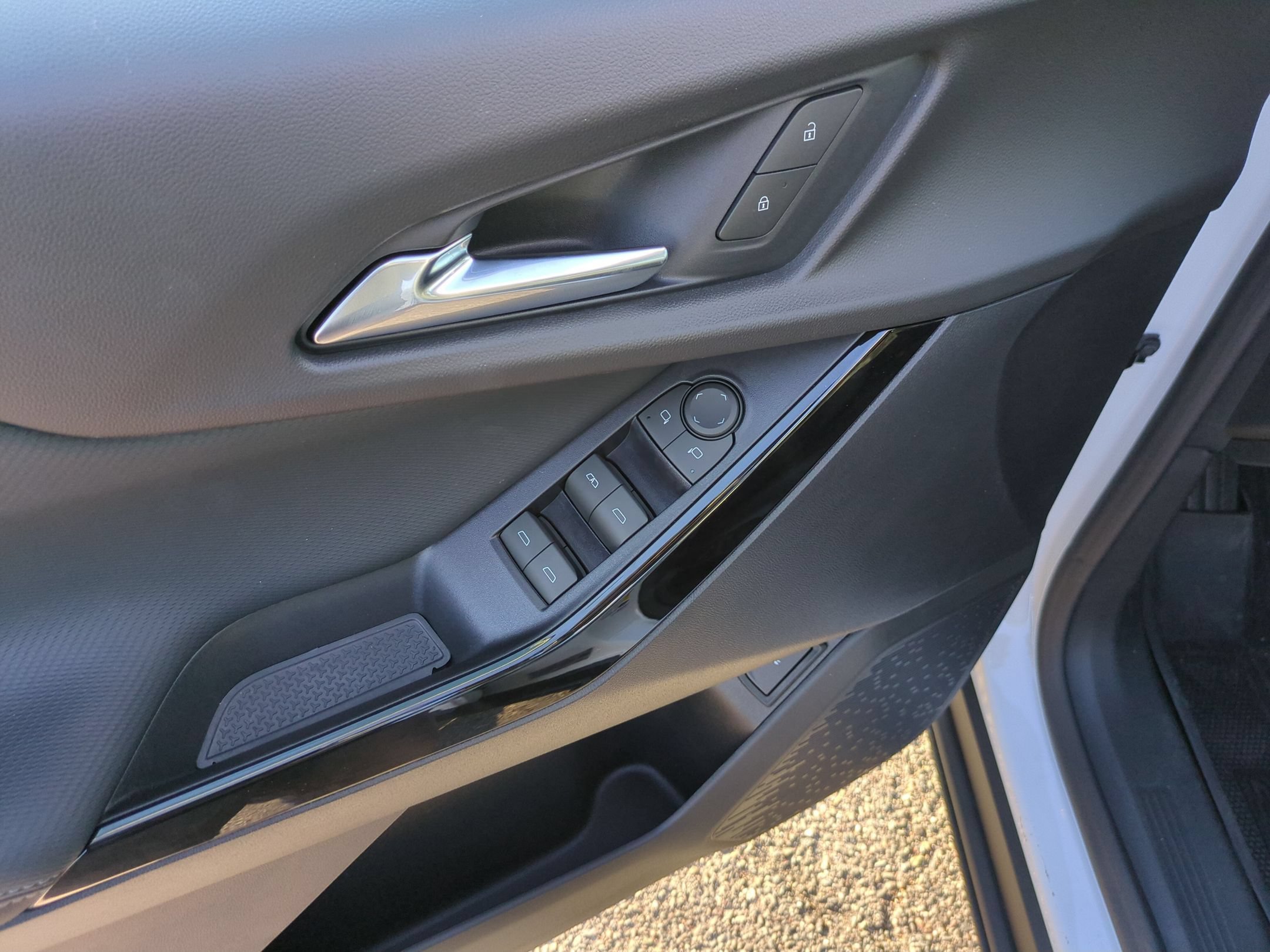 New 2027 Summit White Chevrolet LT image 23