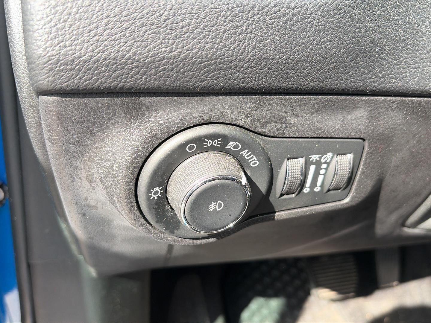 Used 2020 Laser Blue Pearlcoat Jeep Latitude image 8
