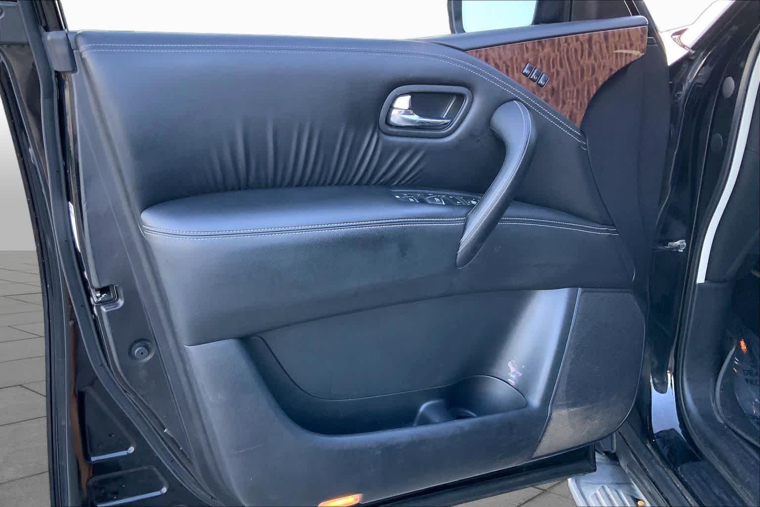 Used 2019 Super Black Nissan SL image 20