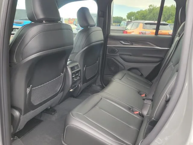 New 2027 Sting-Gray Clearcoat Jeep Limited image 19