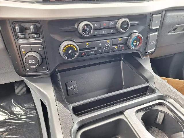 New 2026 Oxford White Ford F-250® XLT image 20