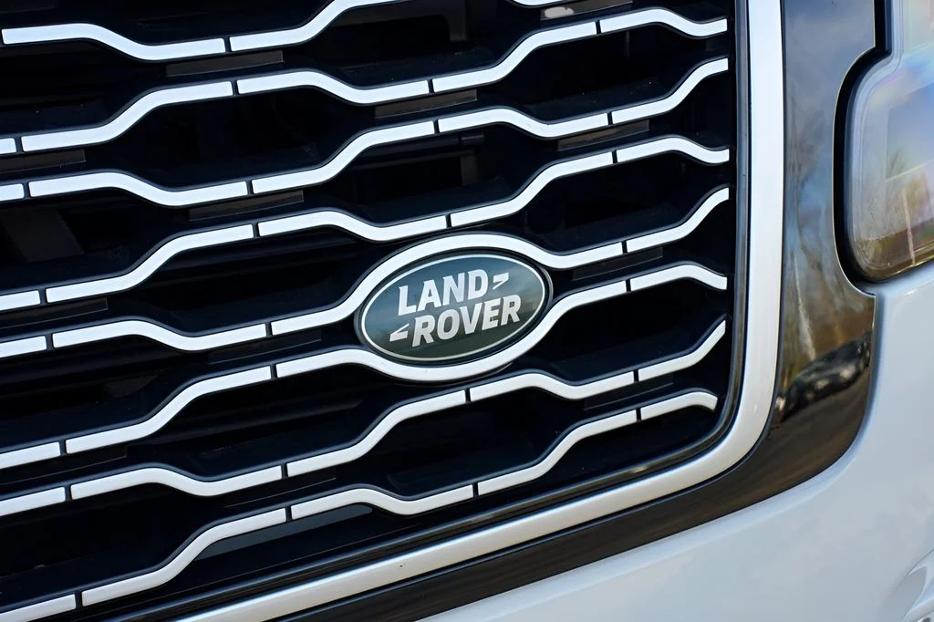 Used 2022 White Land Rover Westminster image 13