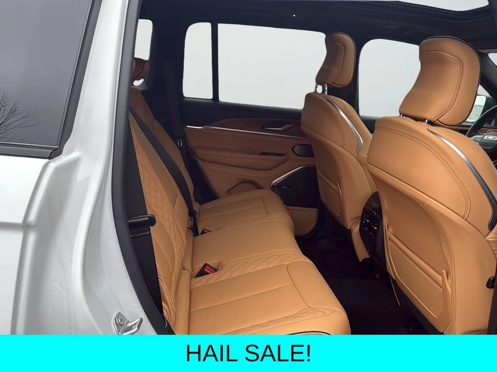 New 2025 Bright White Clear-Coat Exterior Paint Jeep Summit Reserve image 22