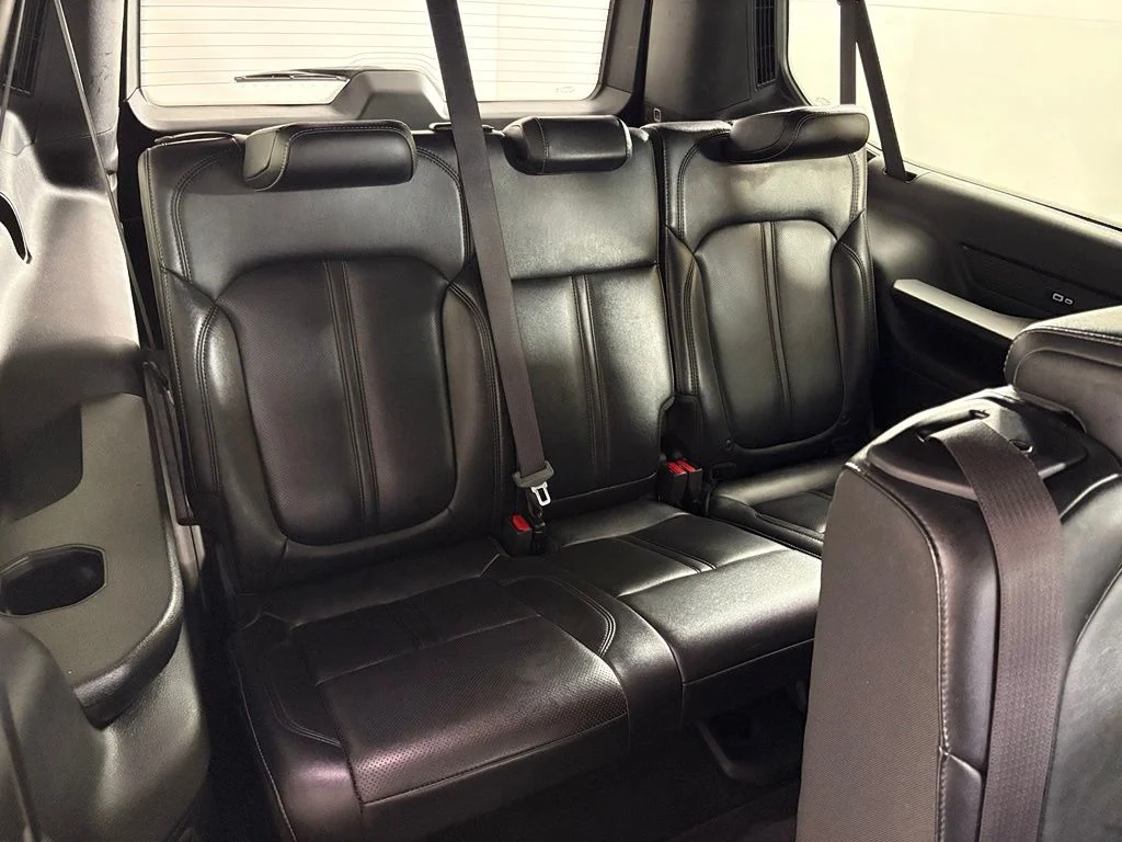 Used 2023 White Jeep Base image 38