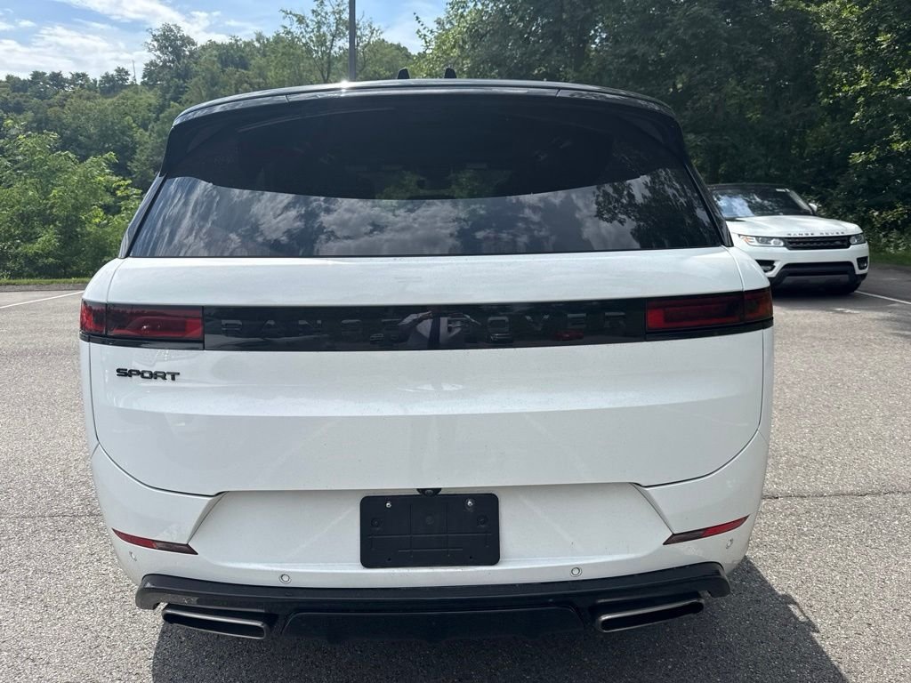 Used 2024 Fuji White Land Rover Dynamic SE image 6