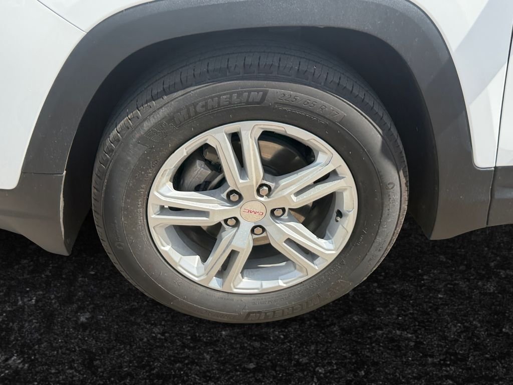Used 2024 White GMC SLE image 25