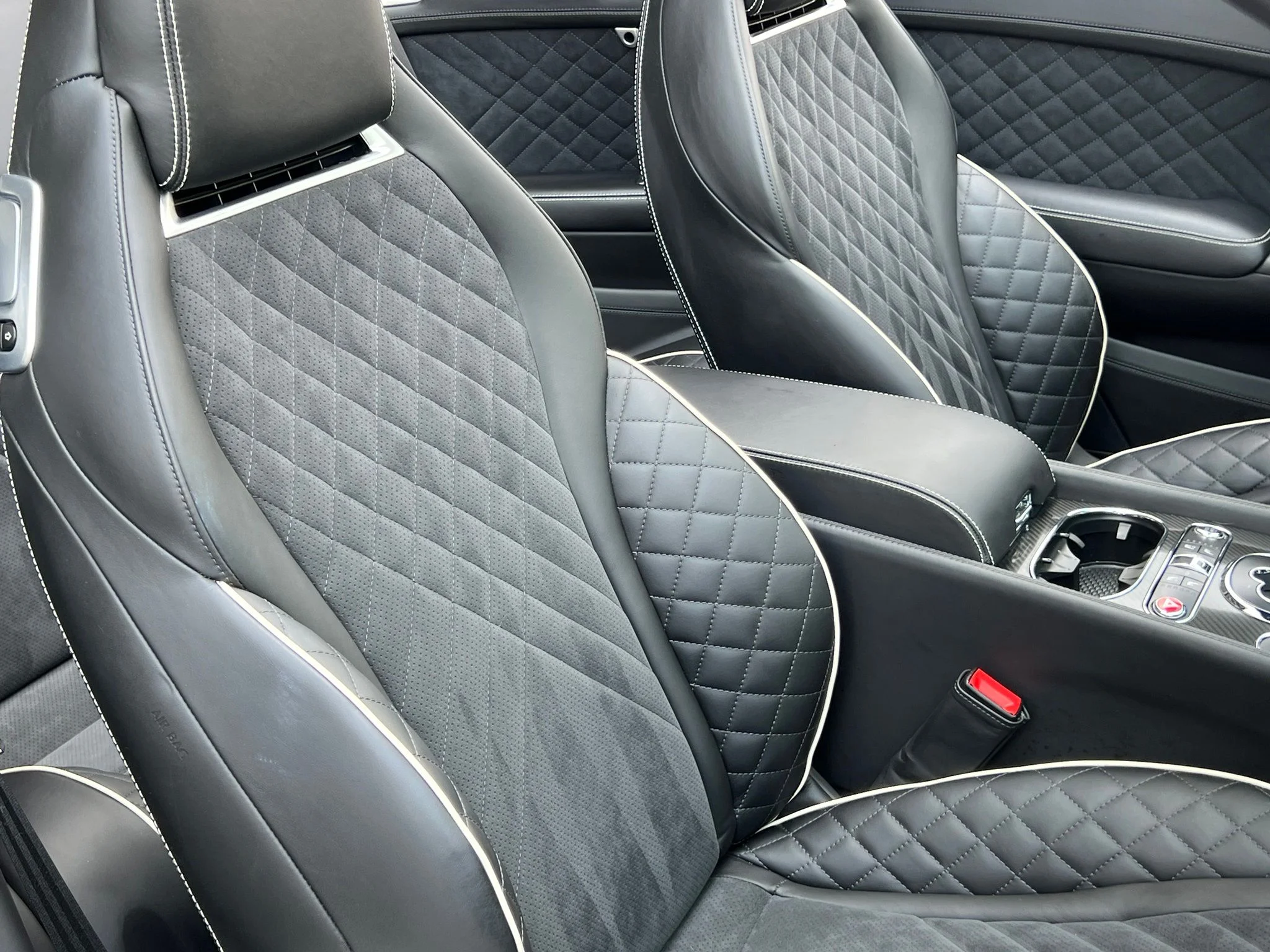 Used 2018 Black Bentley Base image 22