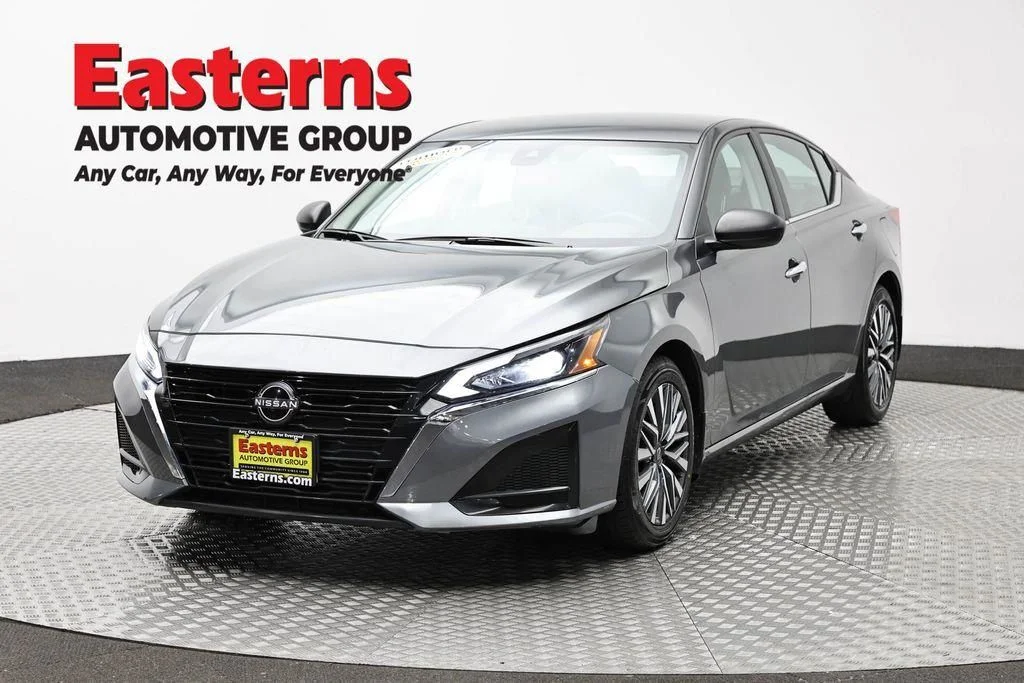 Used 2025 Gray Nissan 2.5 SV image 1