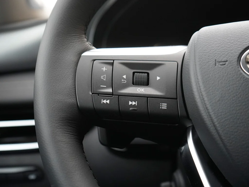 Certified Used 2026 Mineral Black INFINITI LUXE image 14