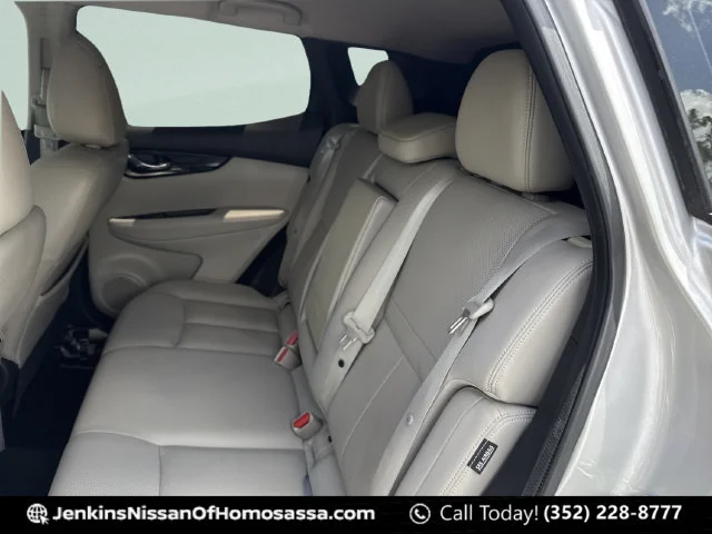 Used 2021 Silver Nissan SL image 27