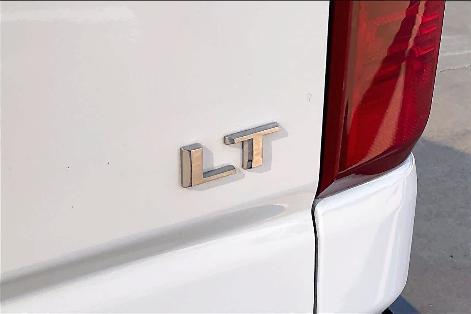 Used 2023 Summit White Chevrolet LT image 9