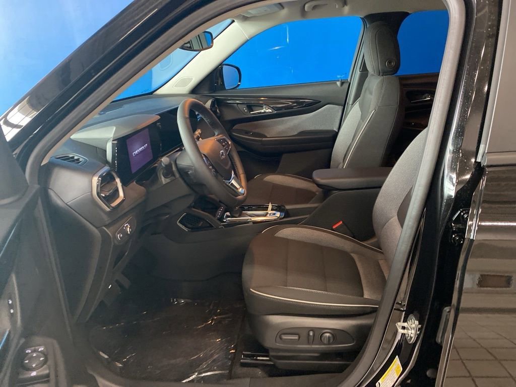 New 2026 Mosaic Black Metallic Chevrolet LT image 10