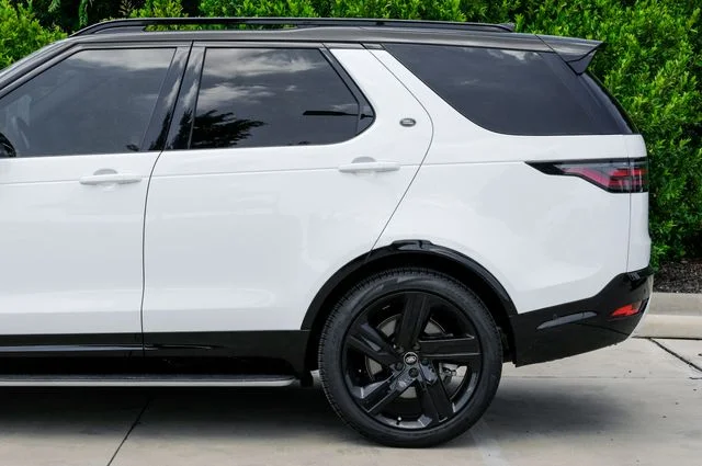 Used 2025 White Land Rover Dynamic SE image 20