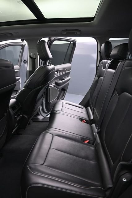 Used 2023 Silver Jeep 4xe image 8