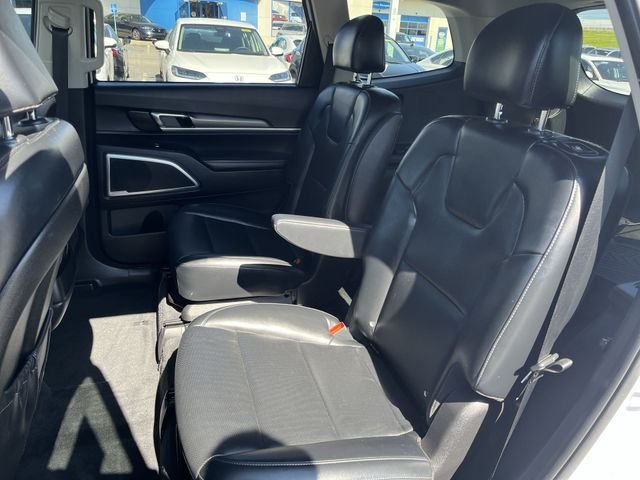 Used 2022 White Kia S image 27