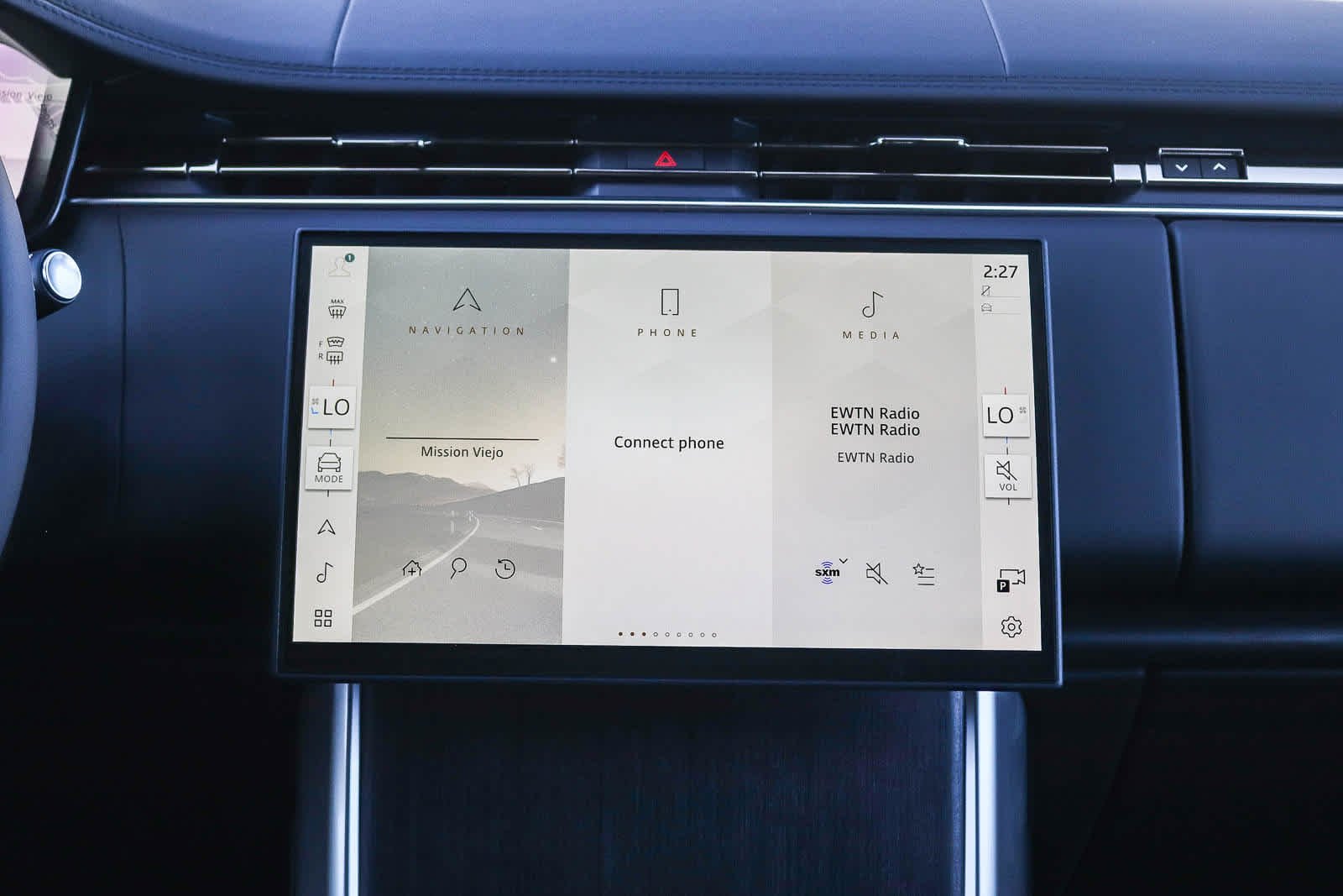New 2026 Fuji White Land Rover SE image 12