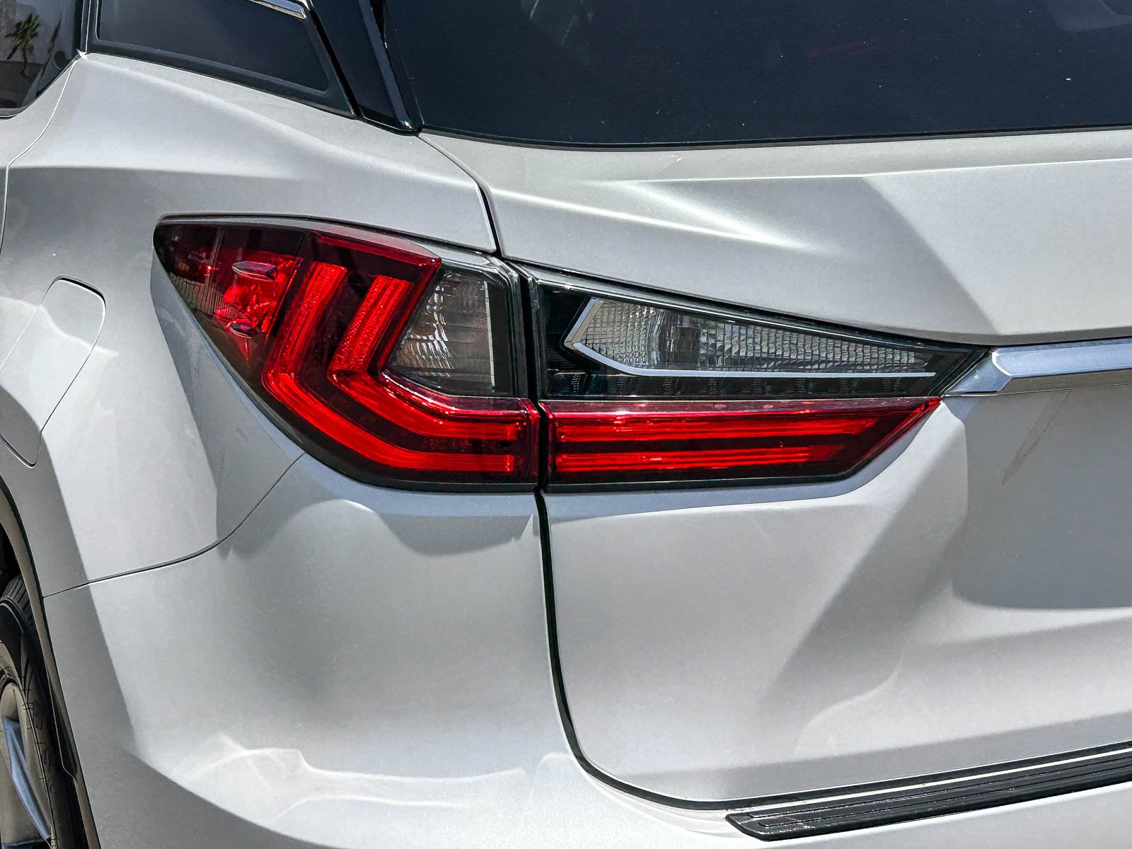 Used 2019 EMINENT WHITE PEA Lexus RX 450H image 9