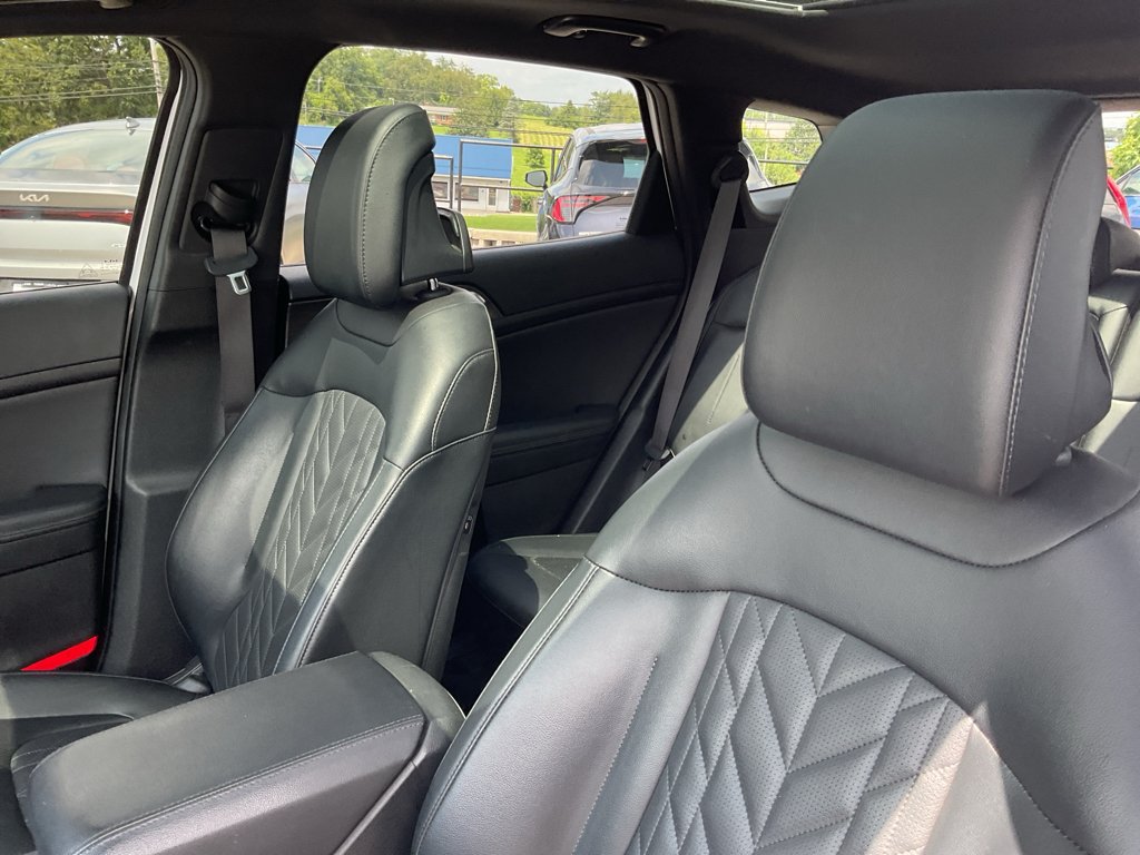 Used 2024 Glacial White Pearl Kia X-Line image 17