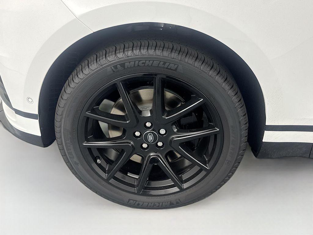 New 2026 Fuji White Land Rover Dynamic SE image 31