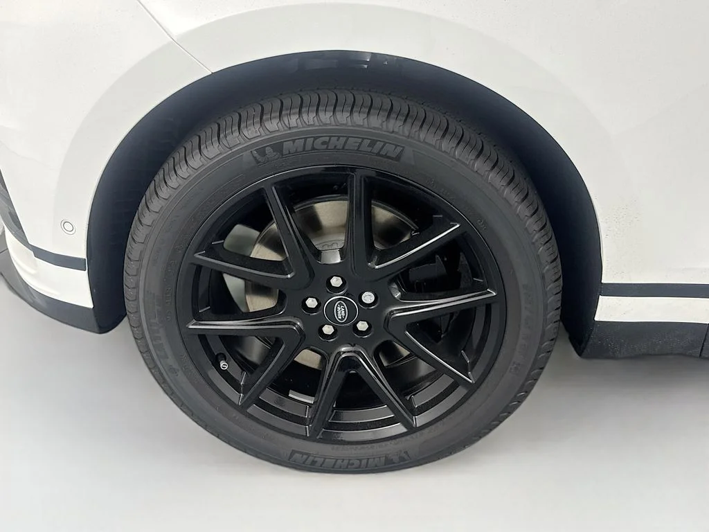 New 2026 Fuji White Land Rover Dynamic SE image 31