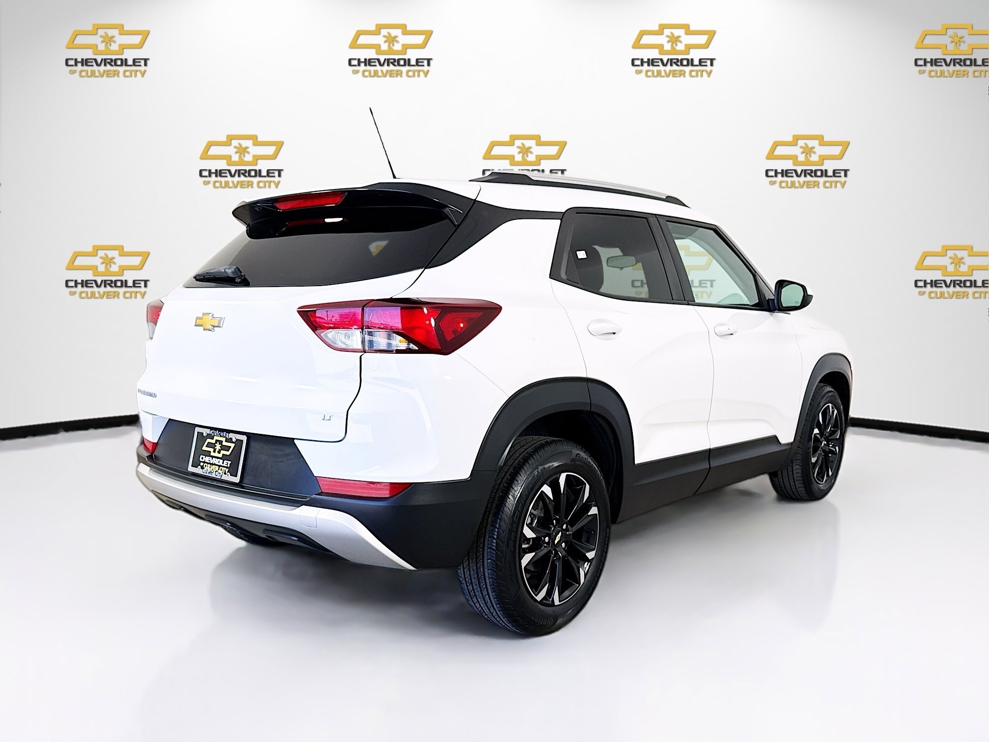 Used 2023 Summit White Chevrolet LT image 7