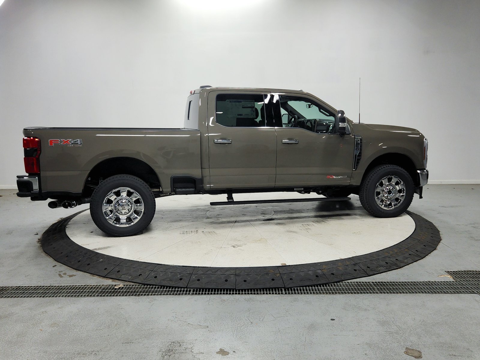 New 2027 Marsh Gray Metallic Ford F-250® King Ranch® image 9