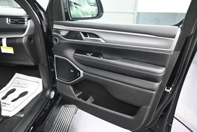 New 2026 High Gloss Black Exterior Paint Jeep Limited Reserve image 27