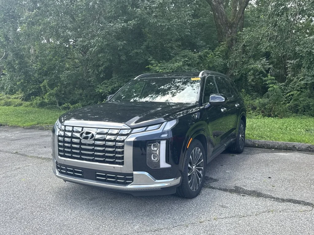Used 2023 Black Hyundai Calligraphy image 3
