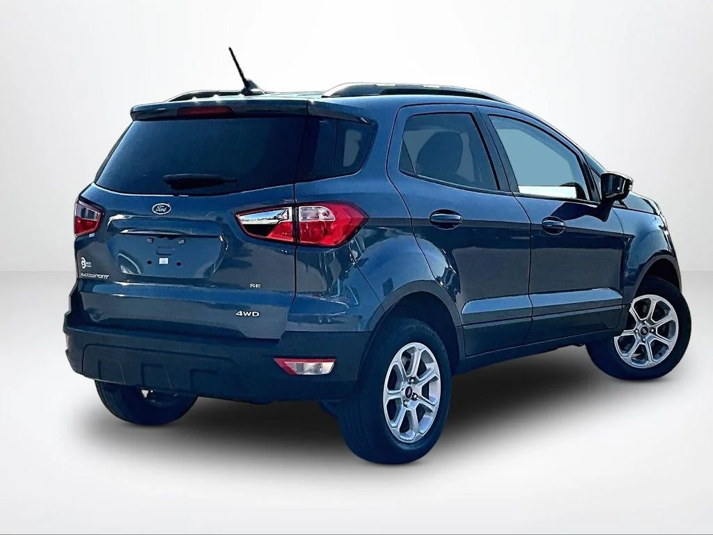 Used 2022 Blue Ford SE image 3