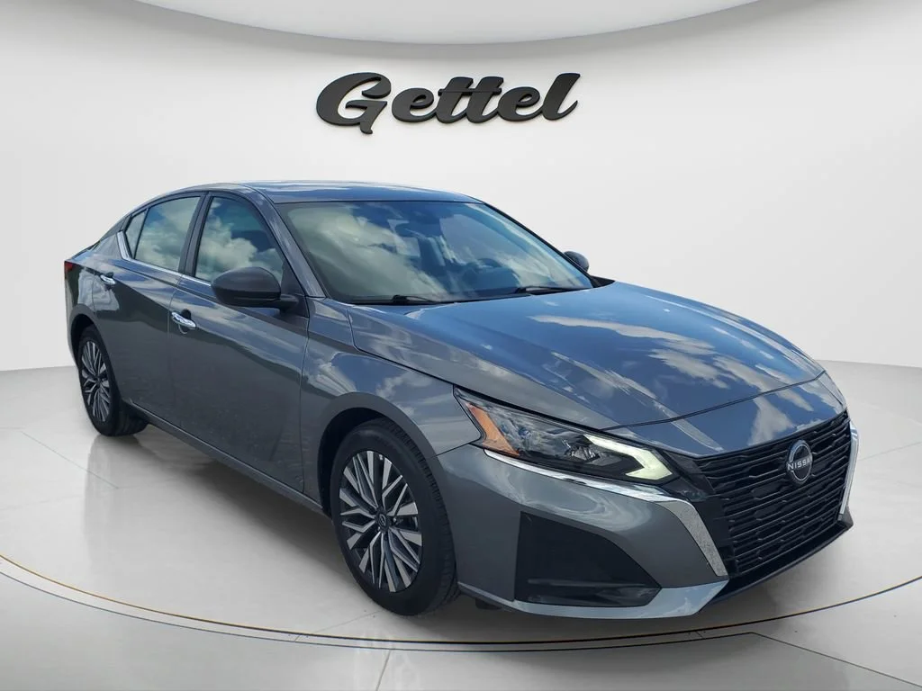 Used 2025 Gray Nissan SV FWD image 3