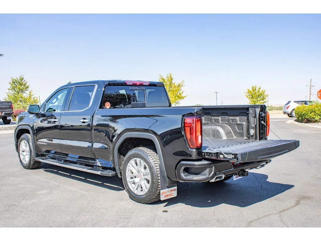 Used 2024 Onyx Black GMC Denali image 9