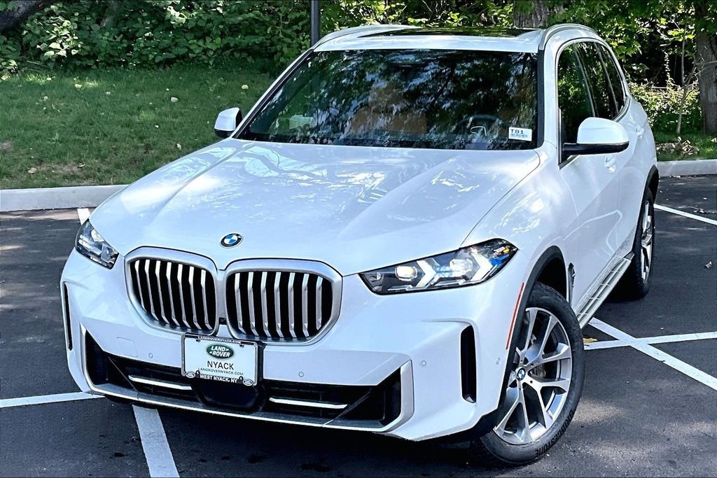 Used 2025 White BMW xDrive40i image 1
