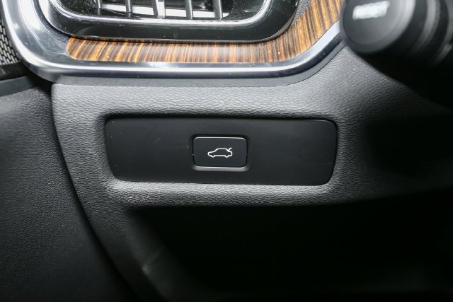 Used 2024 Black Volvo B5 Plus Dark Theme image 36