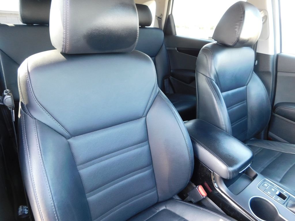Used 2020 White Kia SX image 21