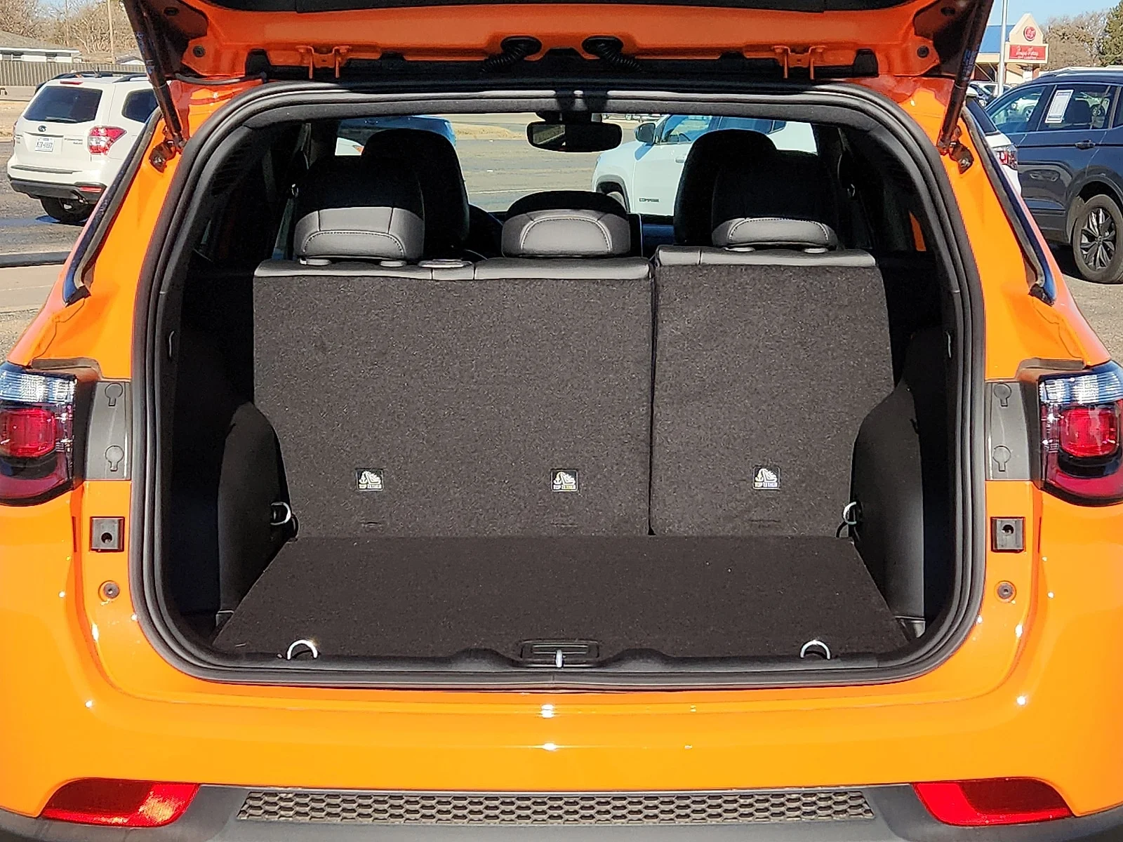 New 2026 Orange Jeep LATITUDE ALTITUDE 4X4 image 9
