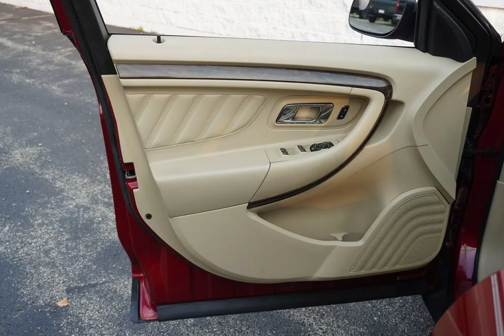 Used 2015 Red Ford Limited image 22